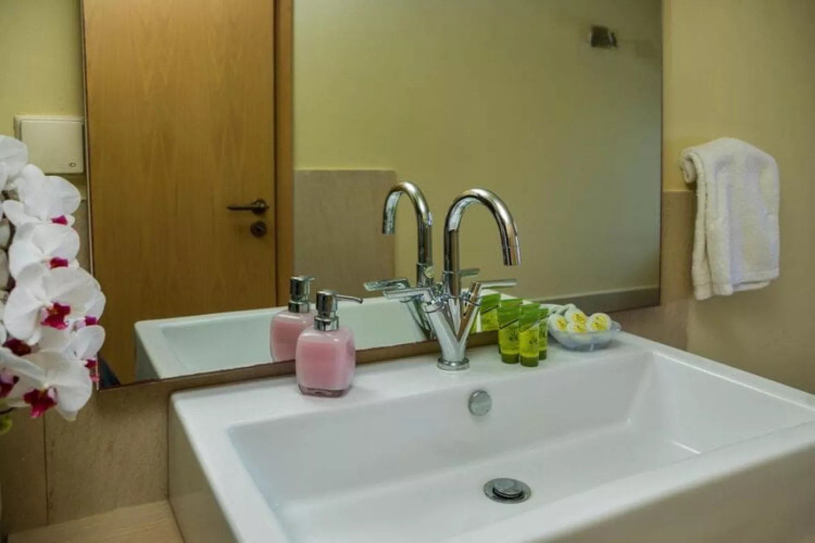 Holiday home, Maheri-Villa Aladanos-Badezimmer