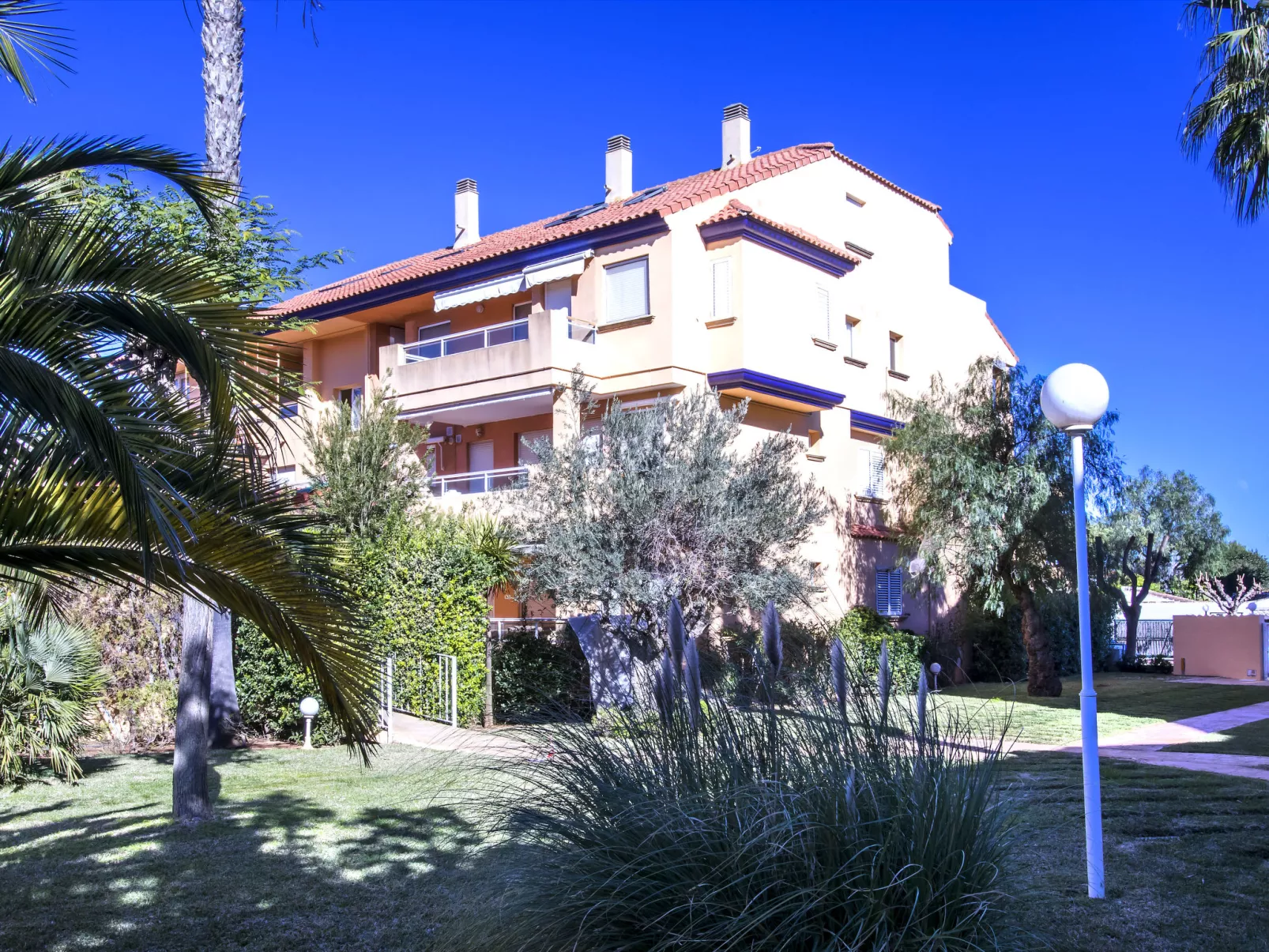 Jardine de Bolonia Plus-Outside