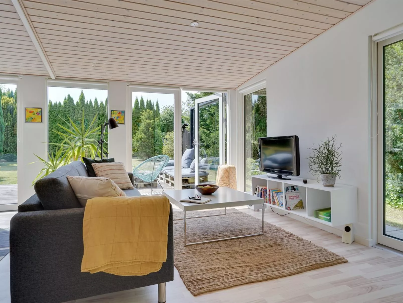 "Edin" - 400m from the sea-Drinnen