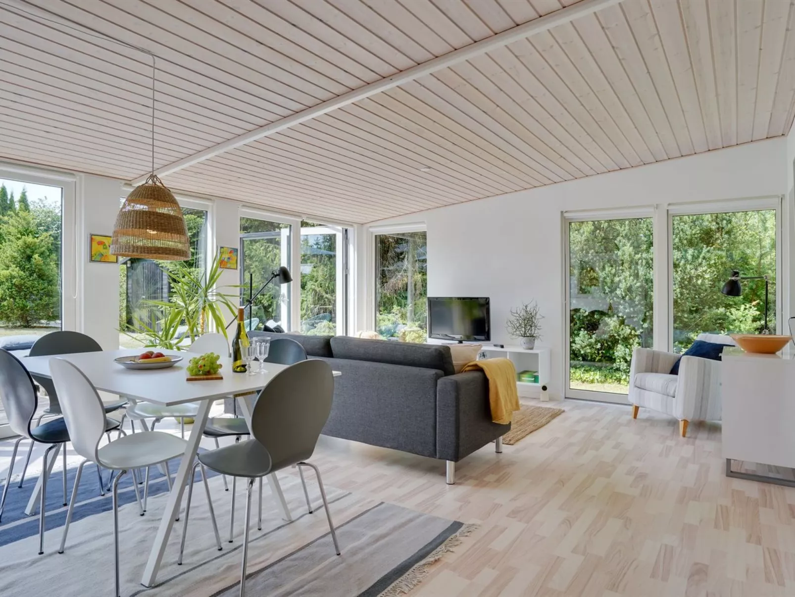"Edin" - 400m from the sea-Drinnen