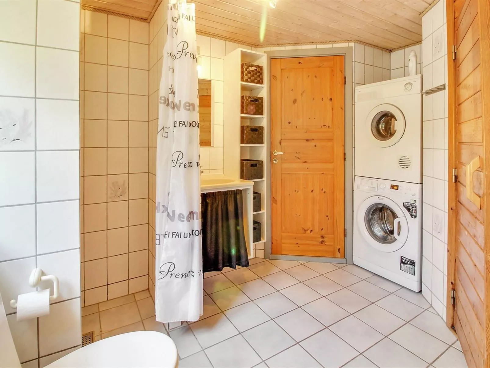 "Berglind" - 850m from the sea-Inside