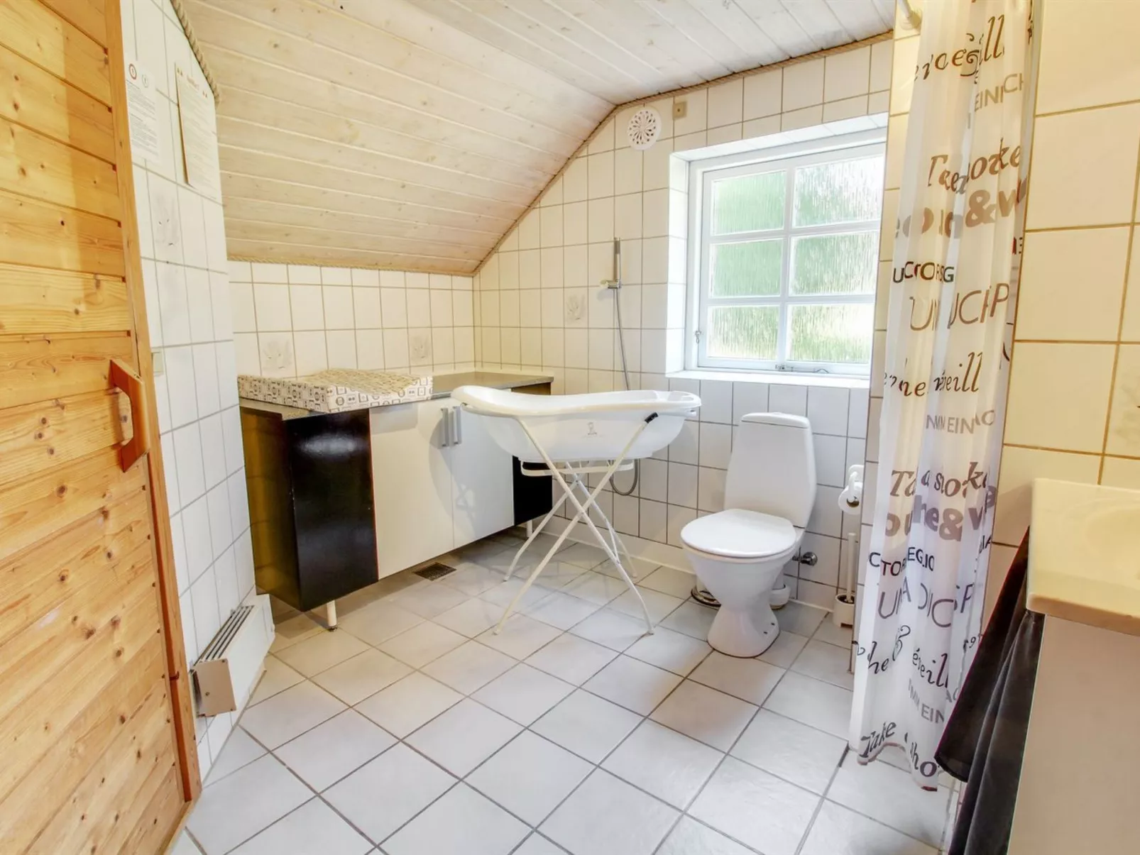 "Berglind" - 850m from the sea-Inside