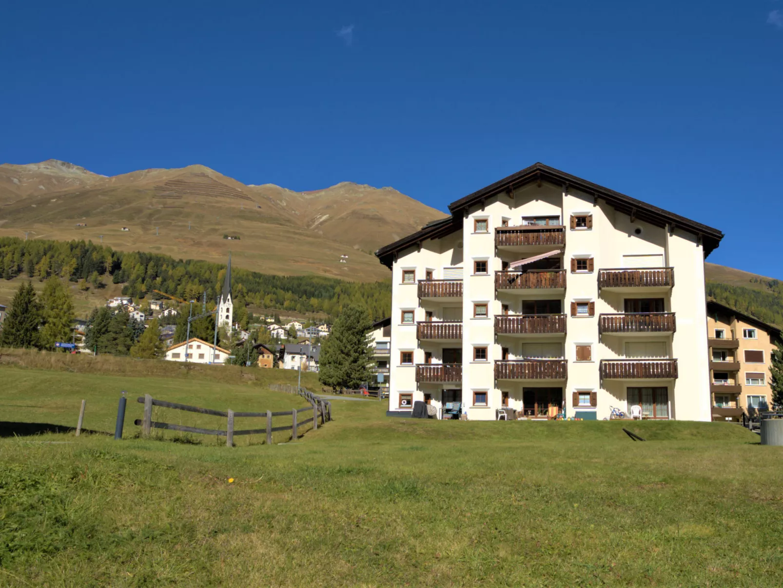 Chesa Arpschellas - Reis-Outside