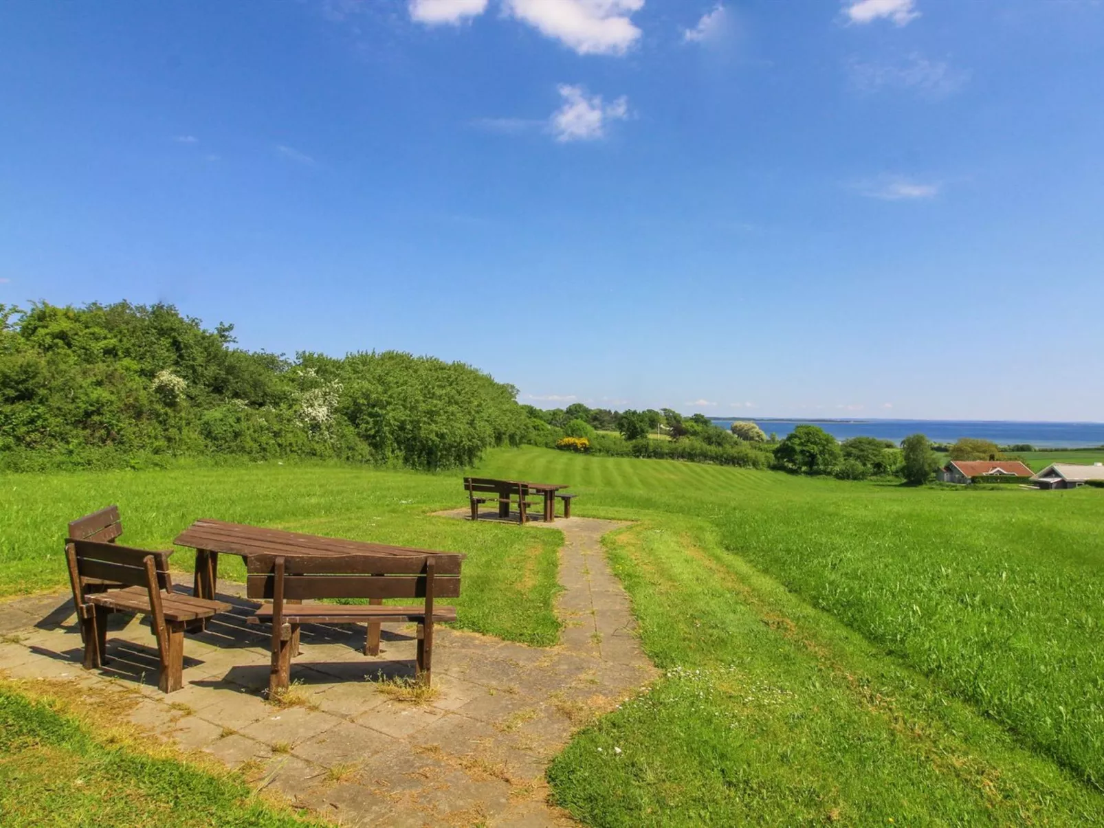 "Berglind" - 850m from the sea-Outside