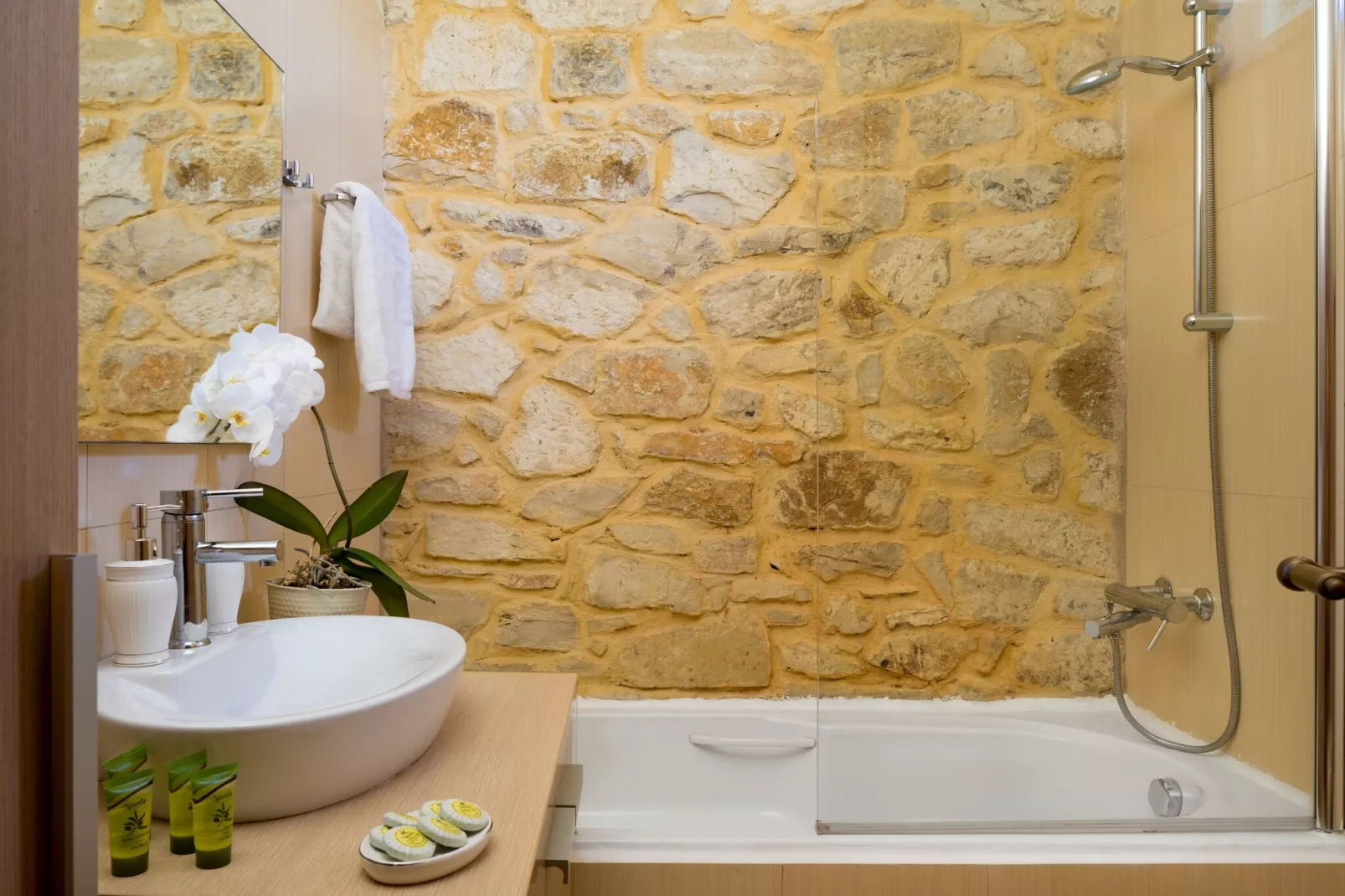 Holiday home, Maheri-Villa Aladanos-Badezimmer