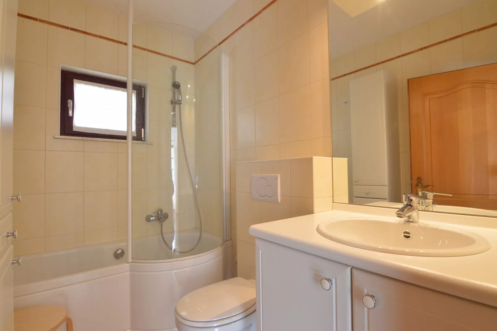 Son de l'Our-Bathroom