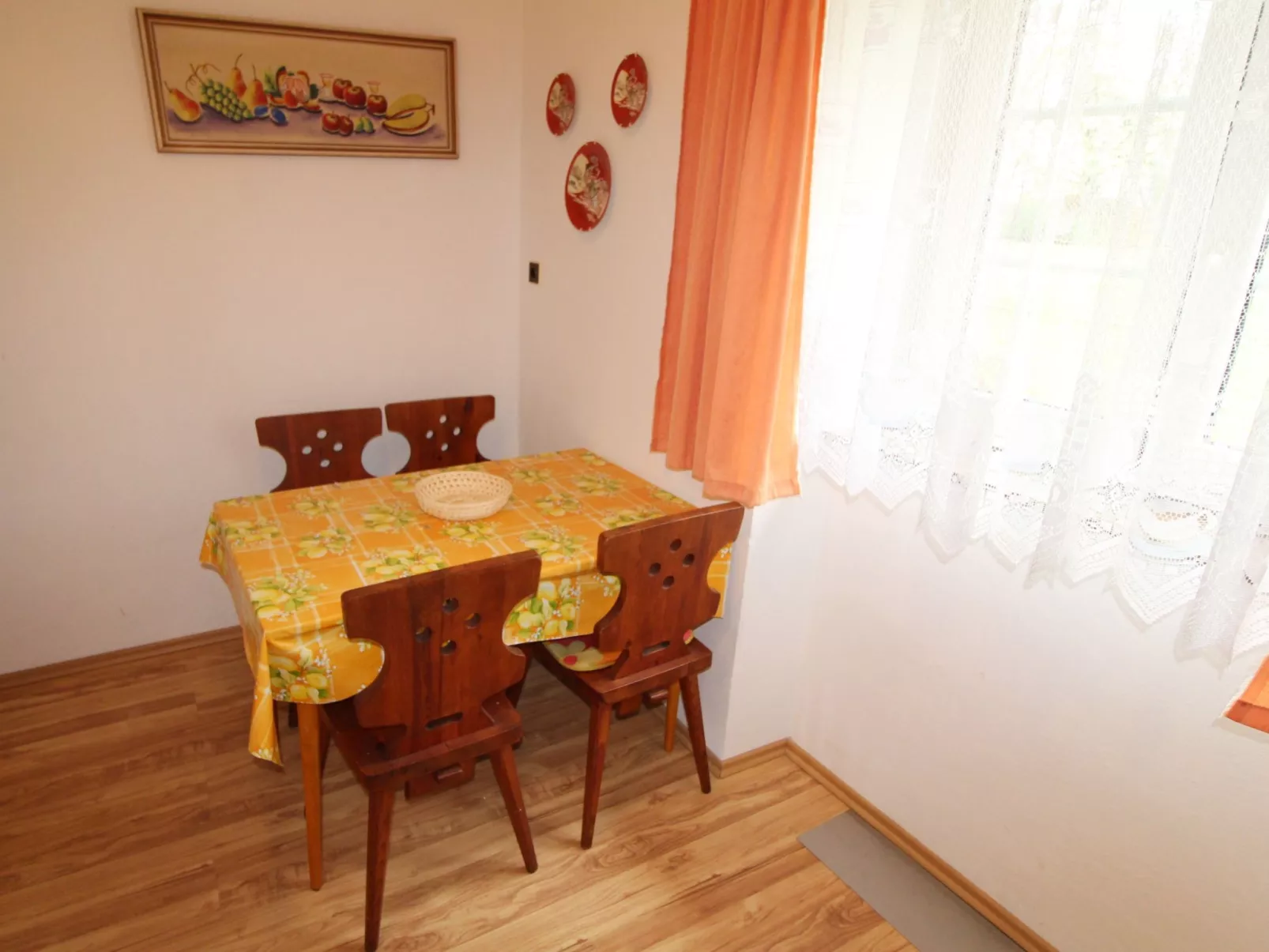 Vlhlavy u Hluboké-Inside