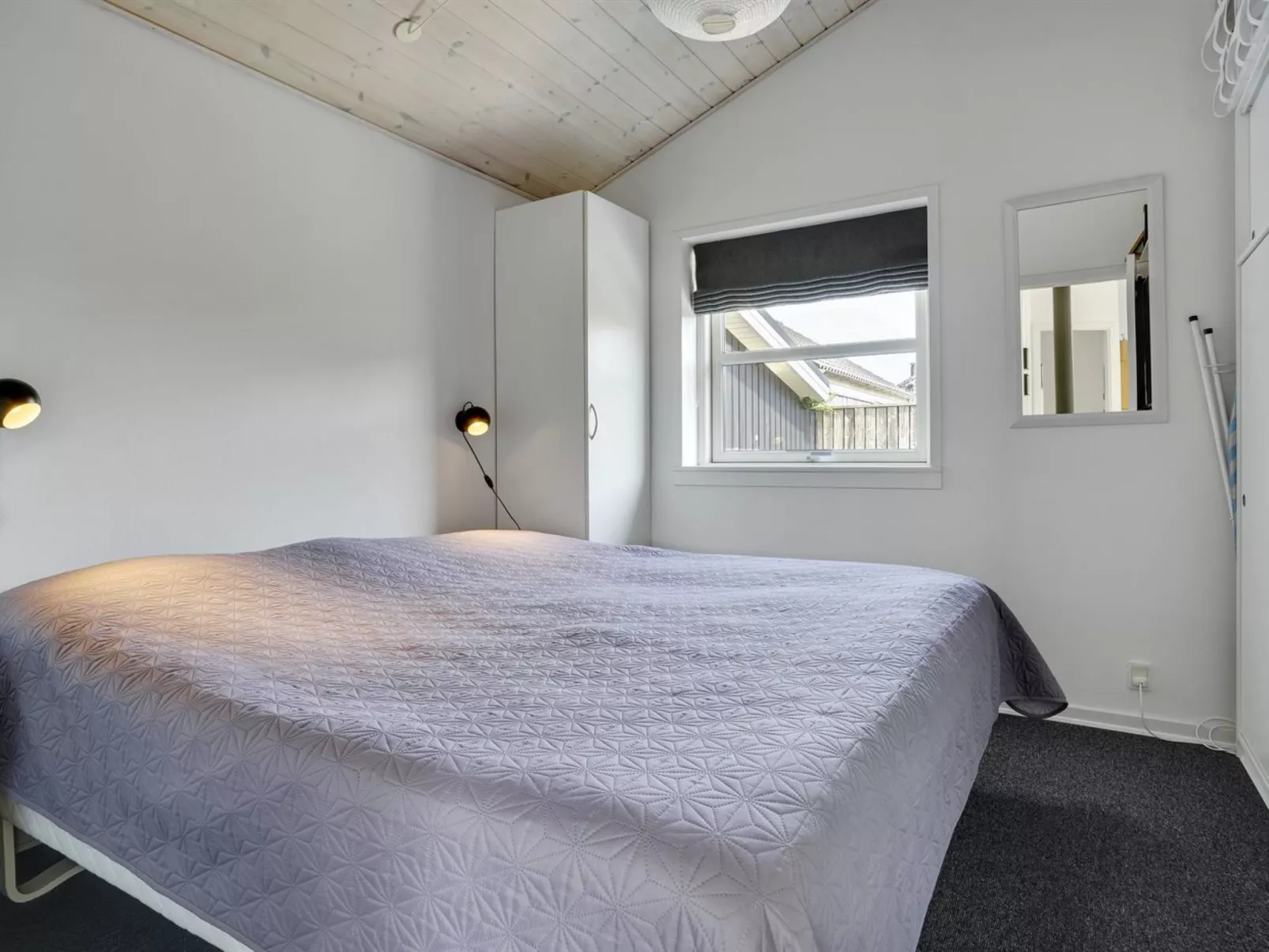 "Sjarlotte" - 100m from the sea-Inside