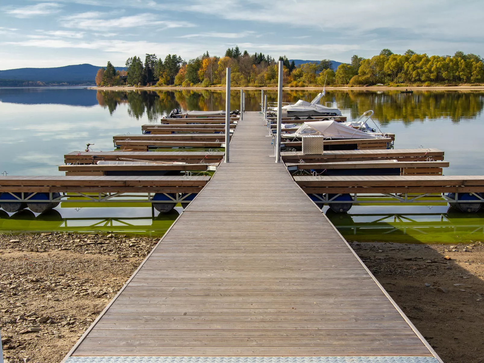 Lakeside Village 3-Outside