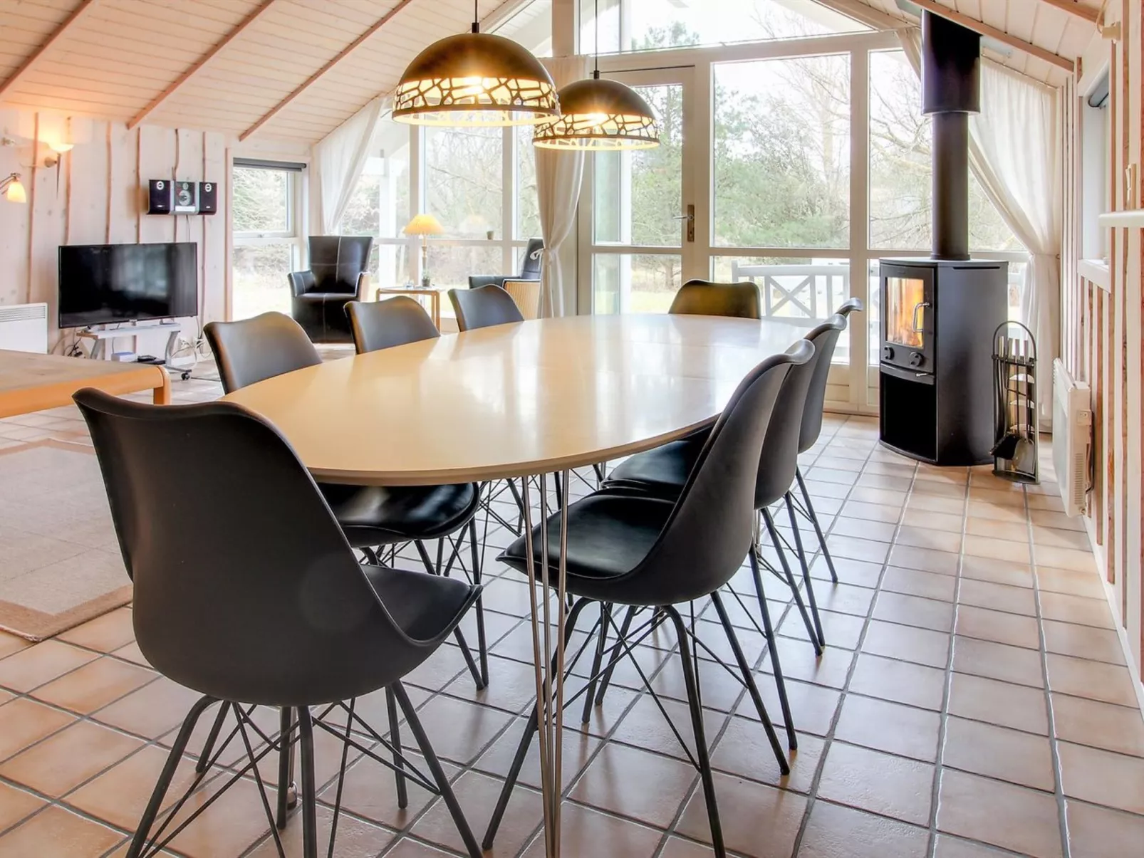 "Tovi" - 4km from the sea-Inside
