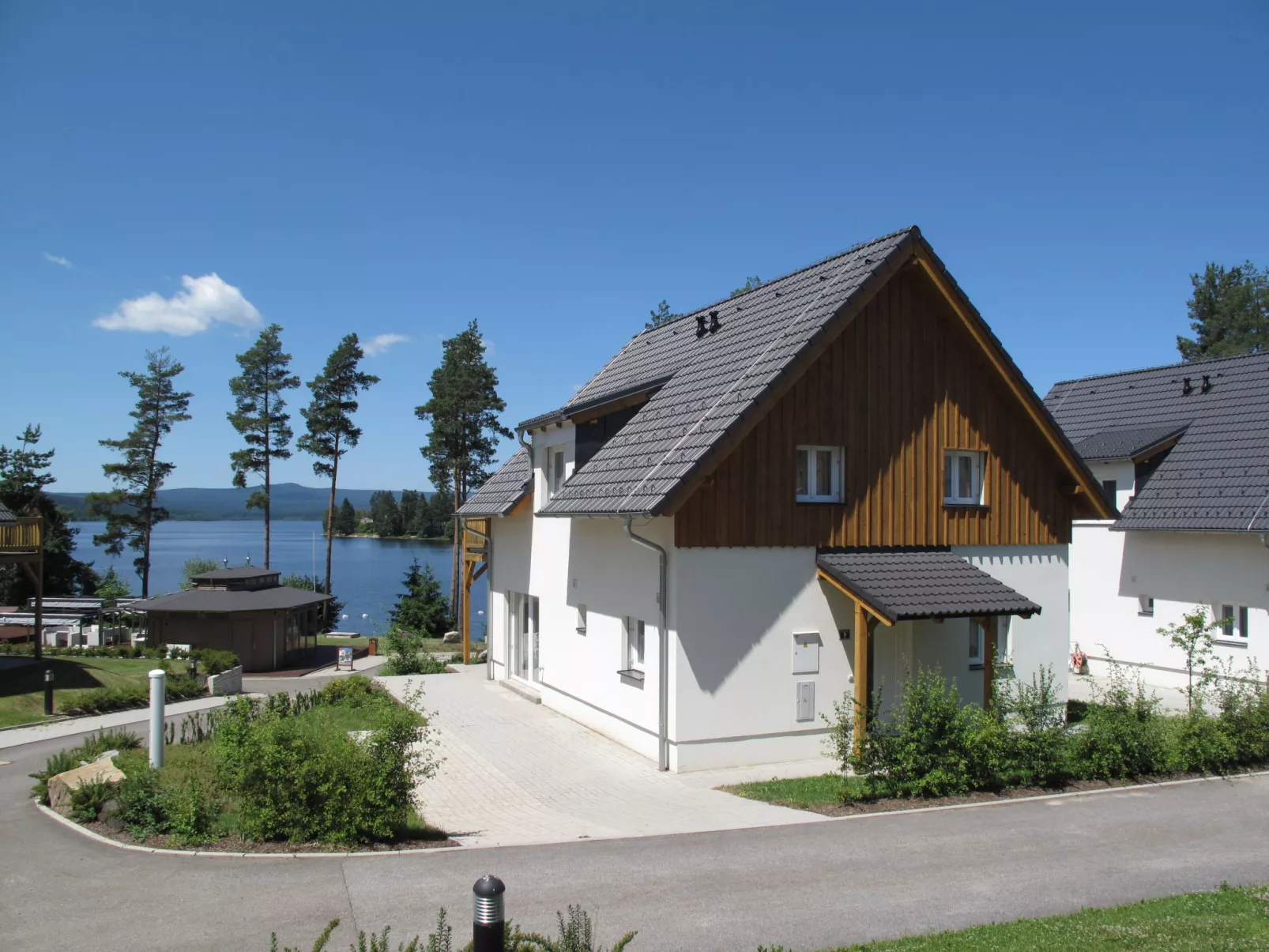 Lakeside Village 29-Outside