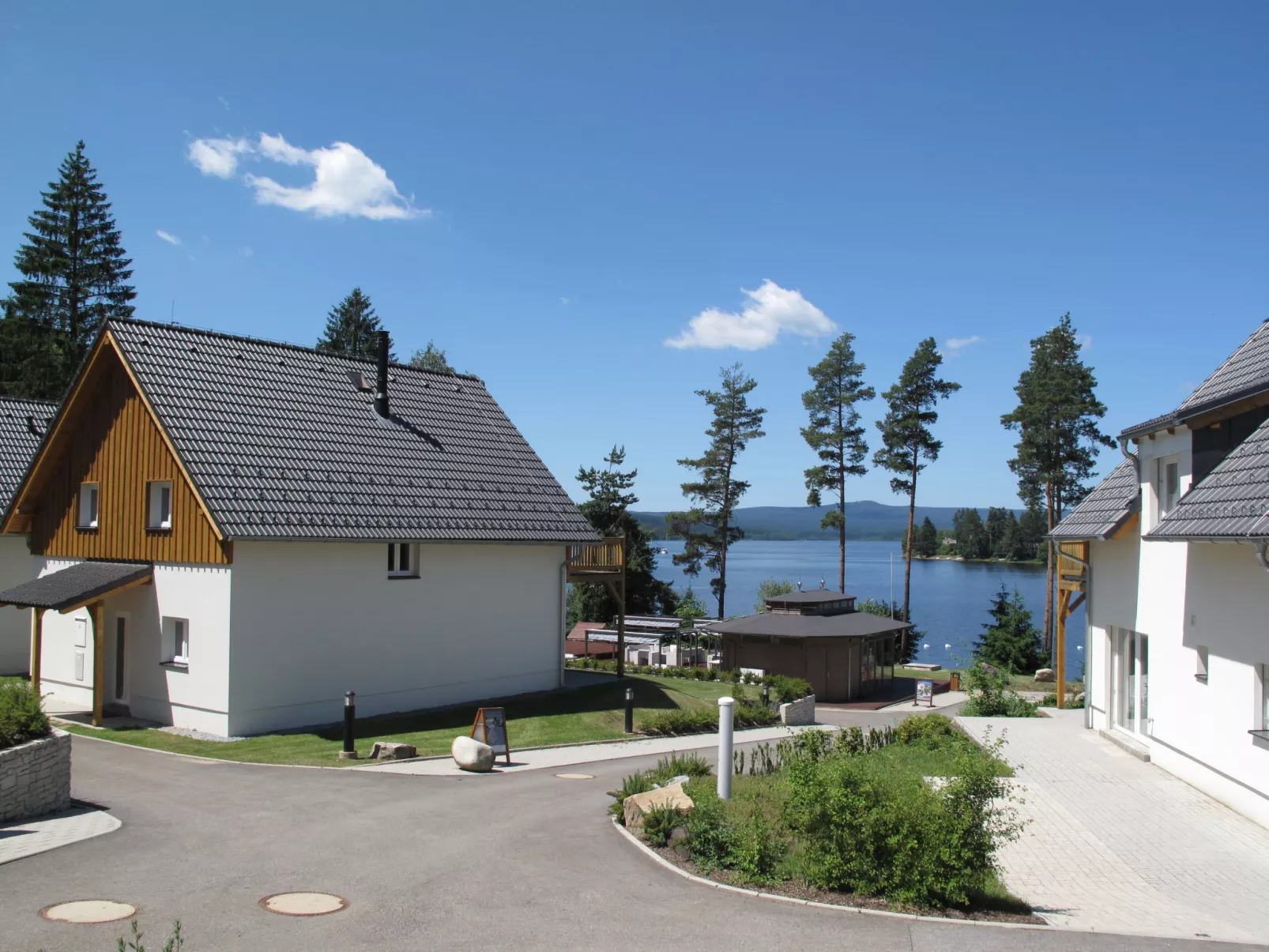 Lakeside Village 29-Outside