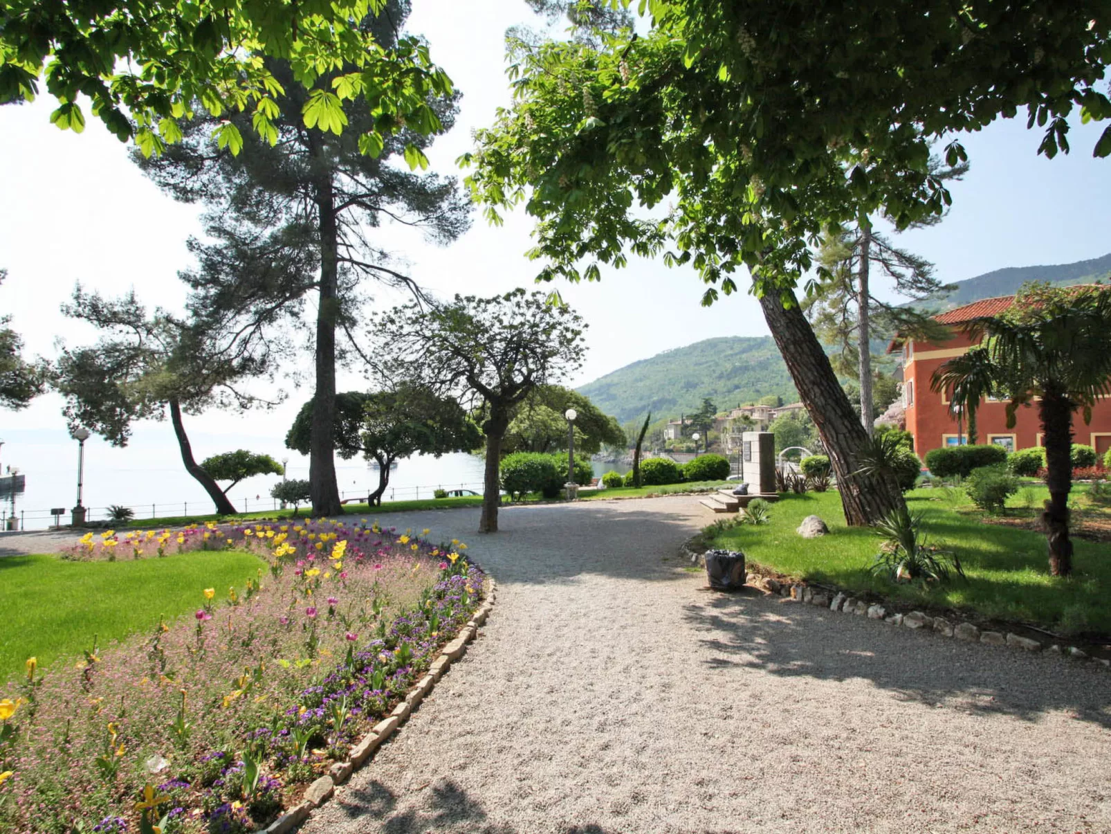 Lovrano-Outside