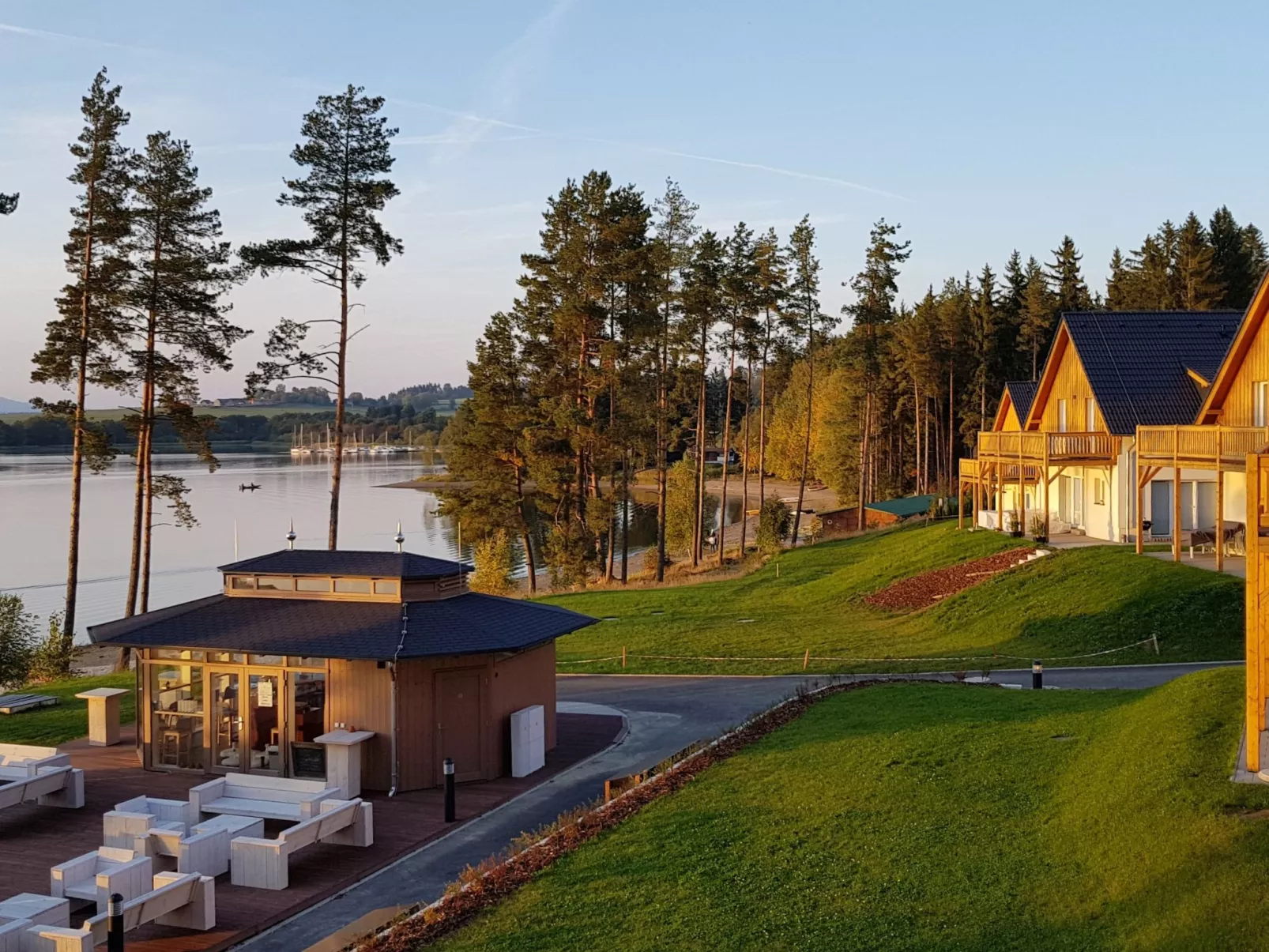 Lakeside Village 13 (+ sauna)-Outside