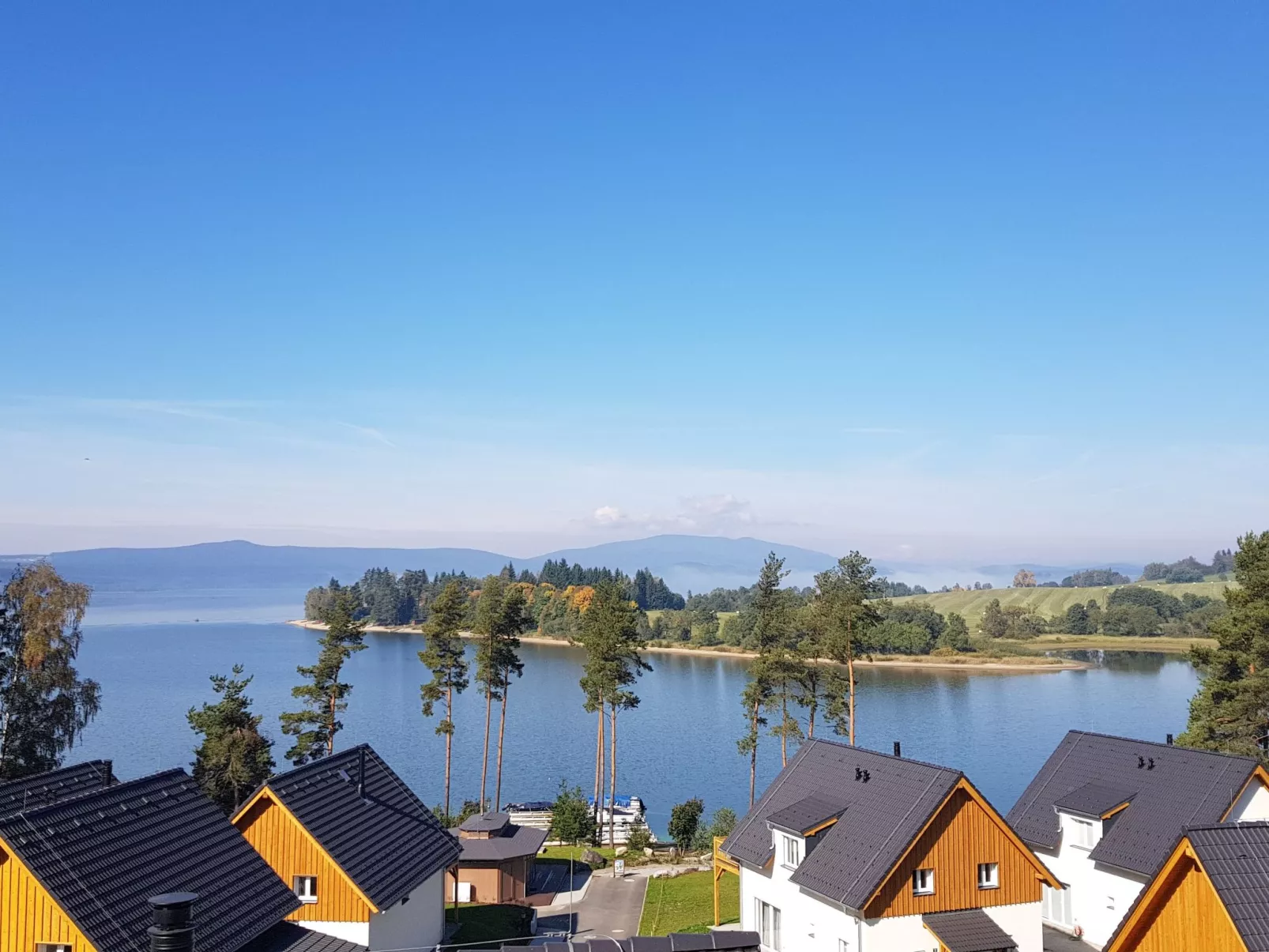 Lakeside Village 13 (+ sauna)-Outside