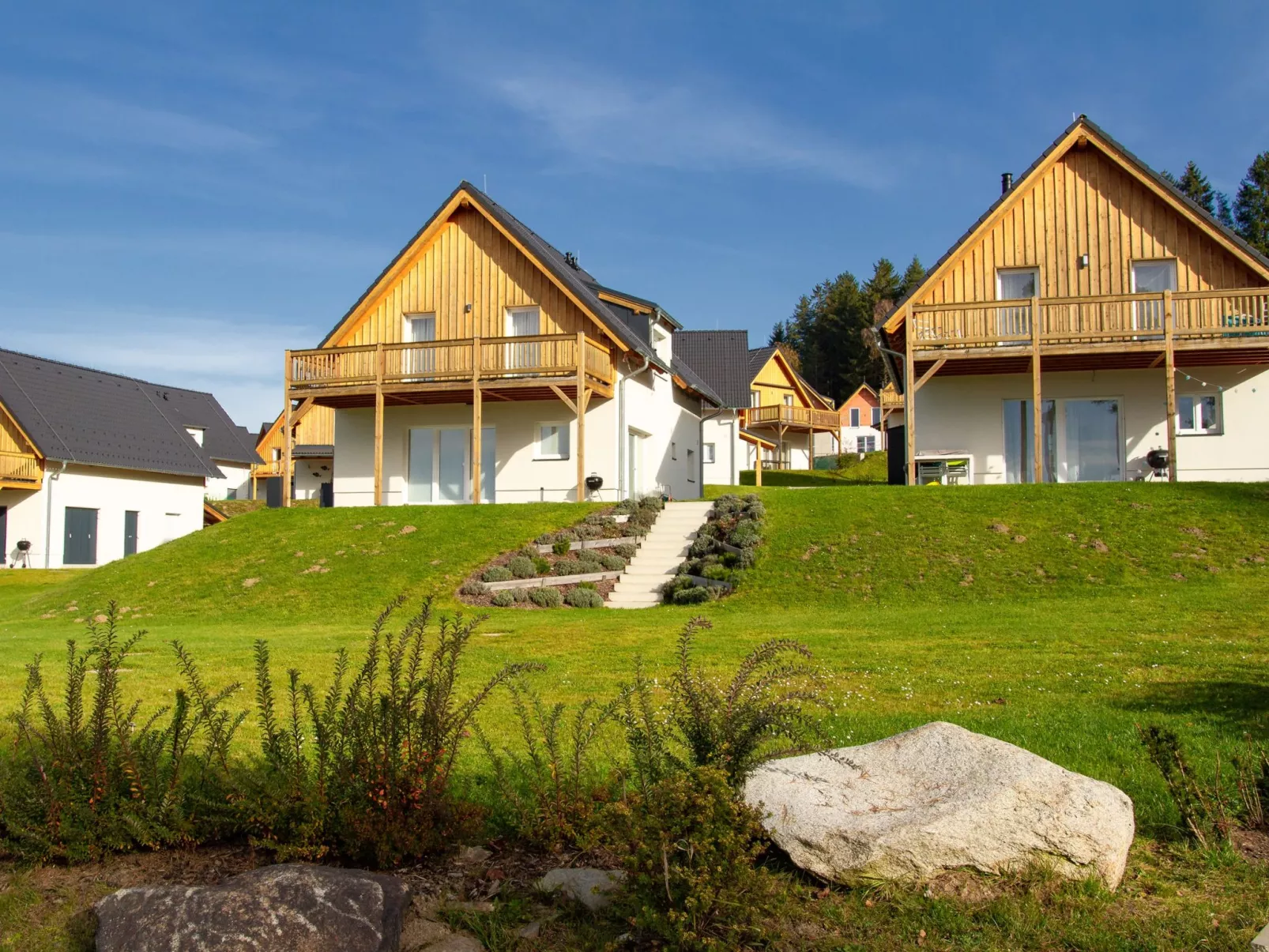 Lakeside Village 18 (+ sauna)-Outside