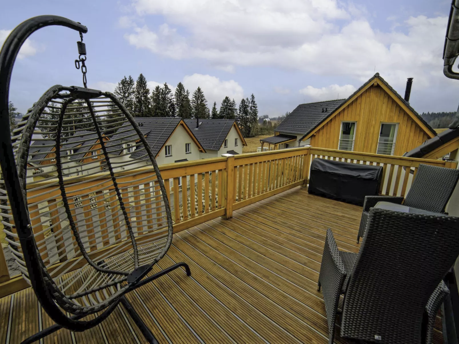Lakeside Village 36 (+ sauna)-Outside
