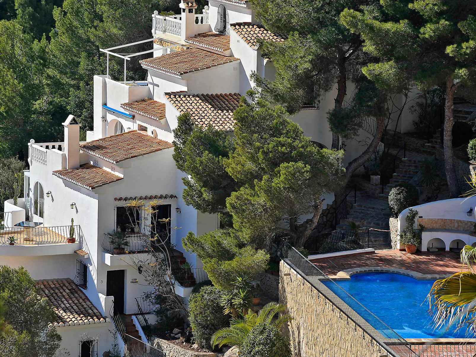 La Colina-Outside