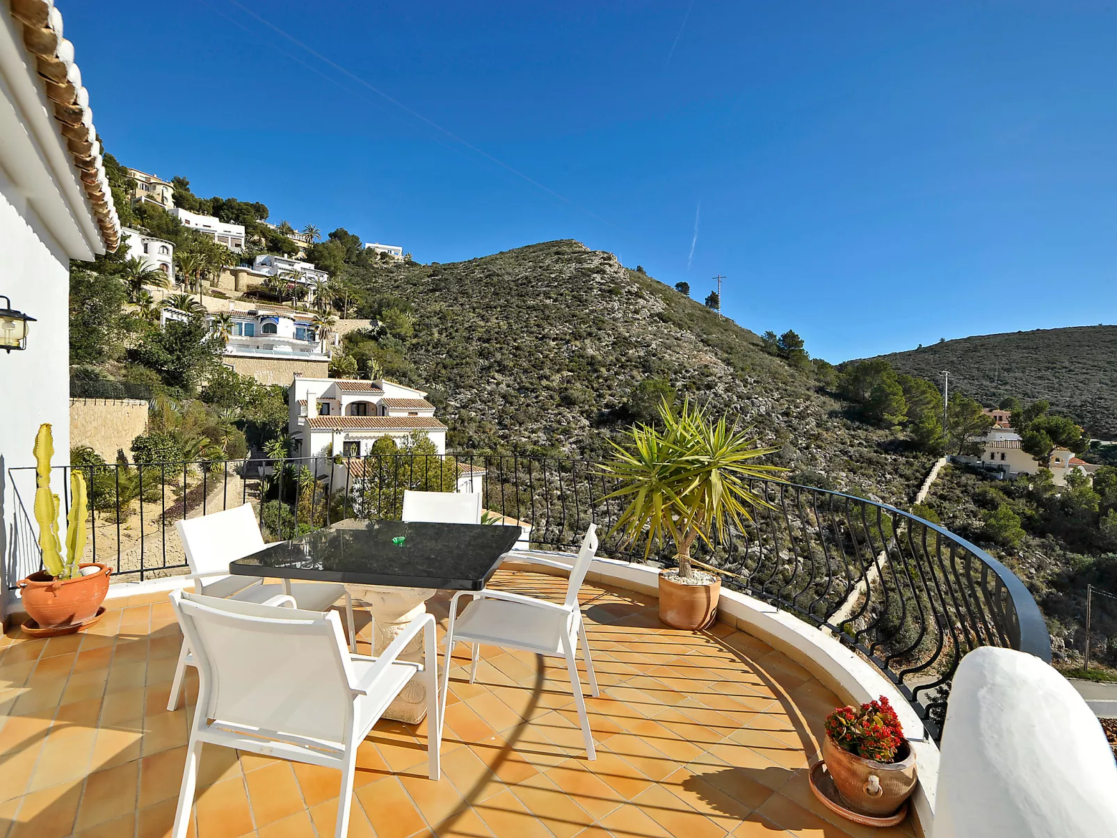 La Colina-Outside