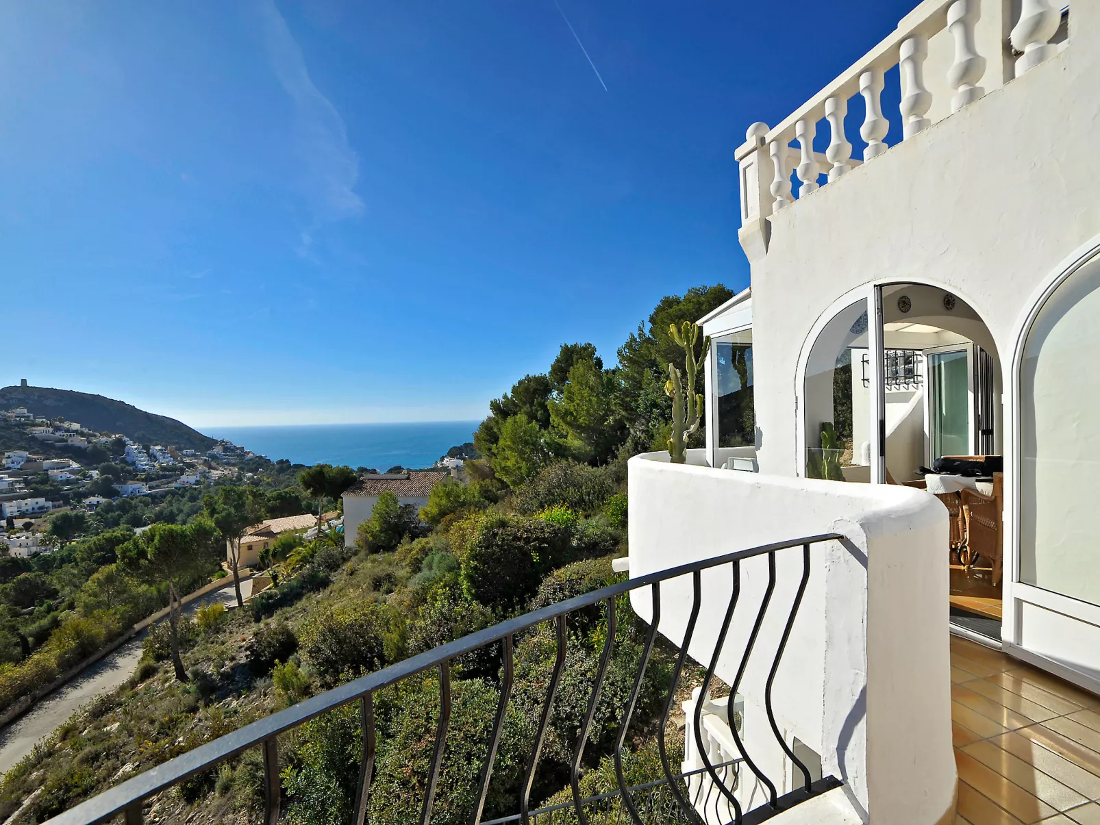 La Colina-Outside