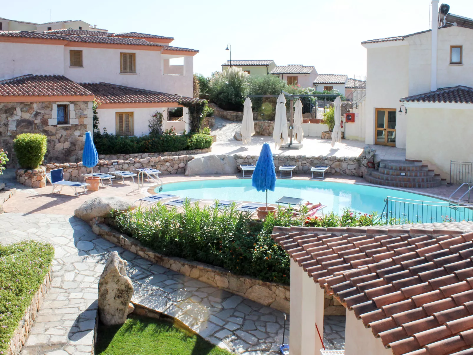 Bouganvillage-Outside