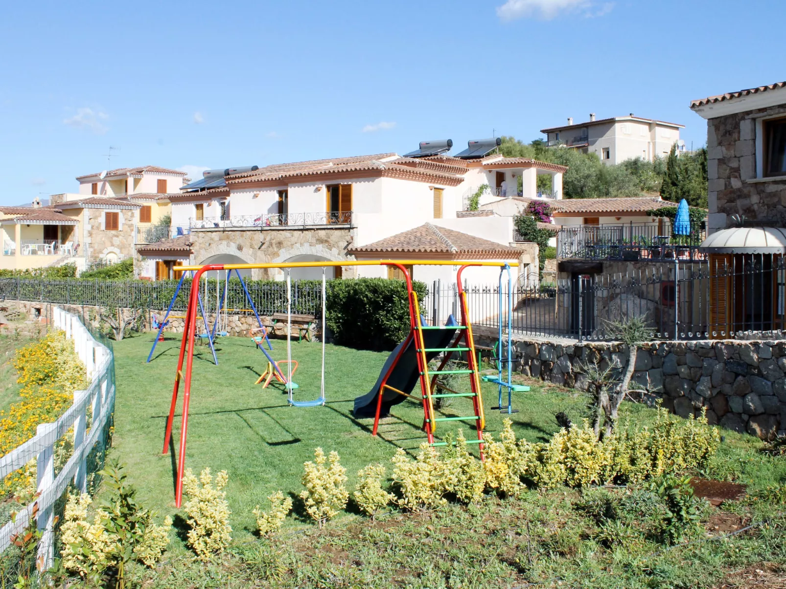 Bouganvillage-Outside