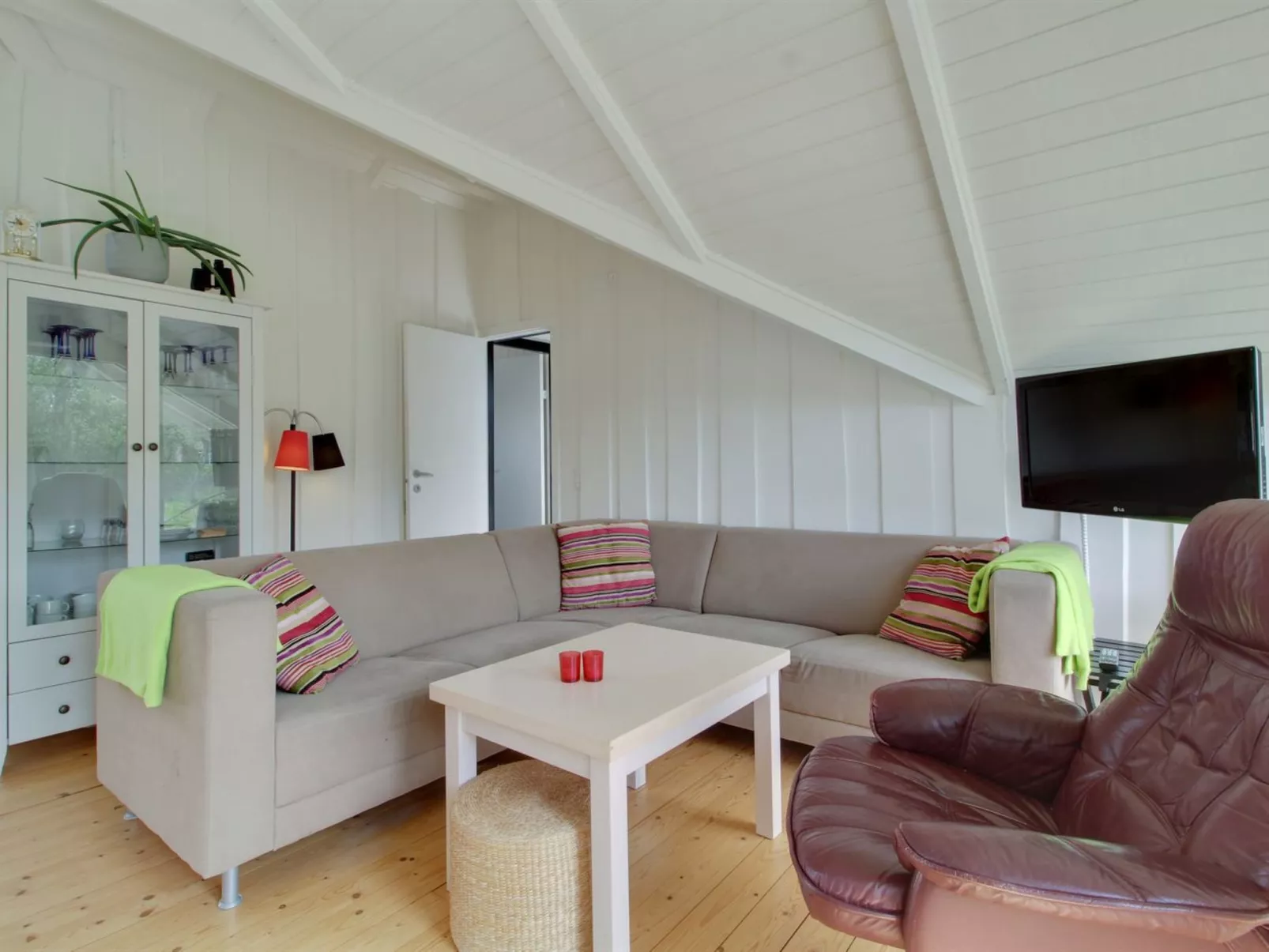 "Maxie" - 1.2km from the sea-Inside