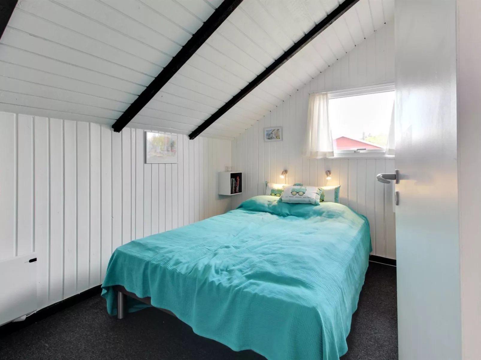 "Maxie" - 1.2km from the sea-Inside