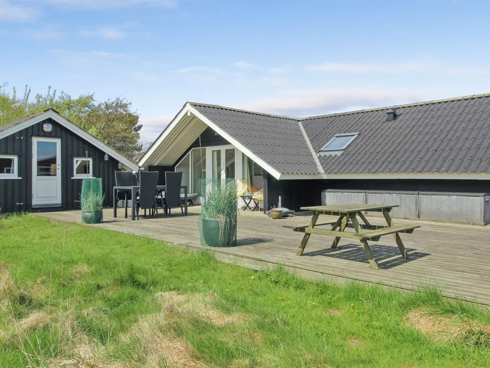 "Maxie" - 1.2km from the sea-Outside