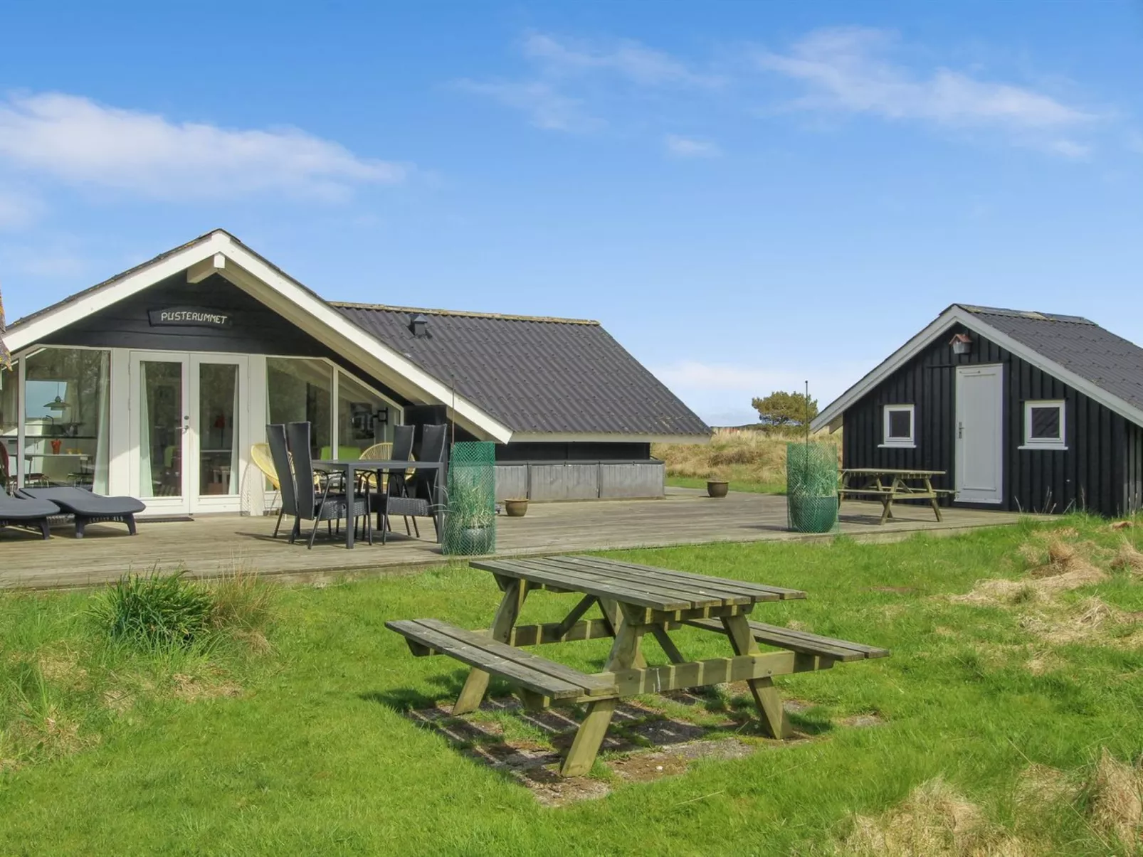 "Maxie" - 1.2km from the sea-Outside