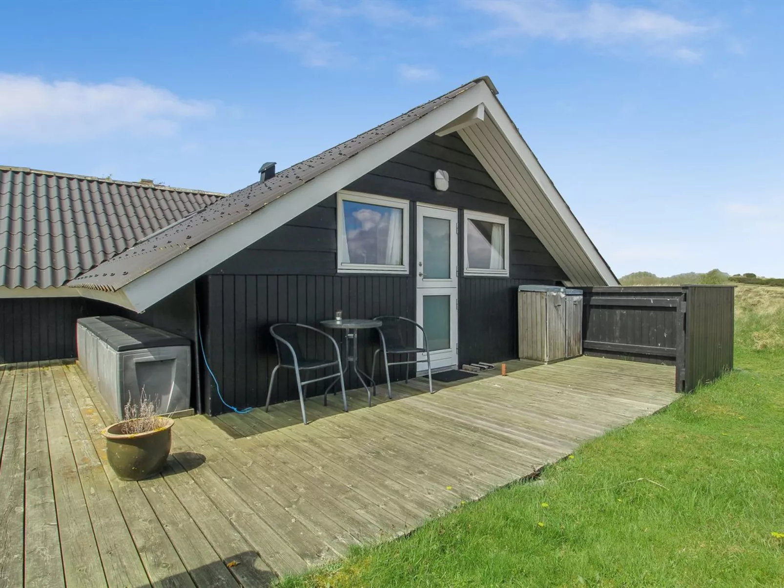 "Maxie" - 1.2km from the sea-Outside