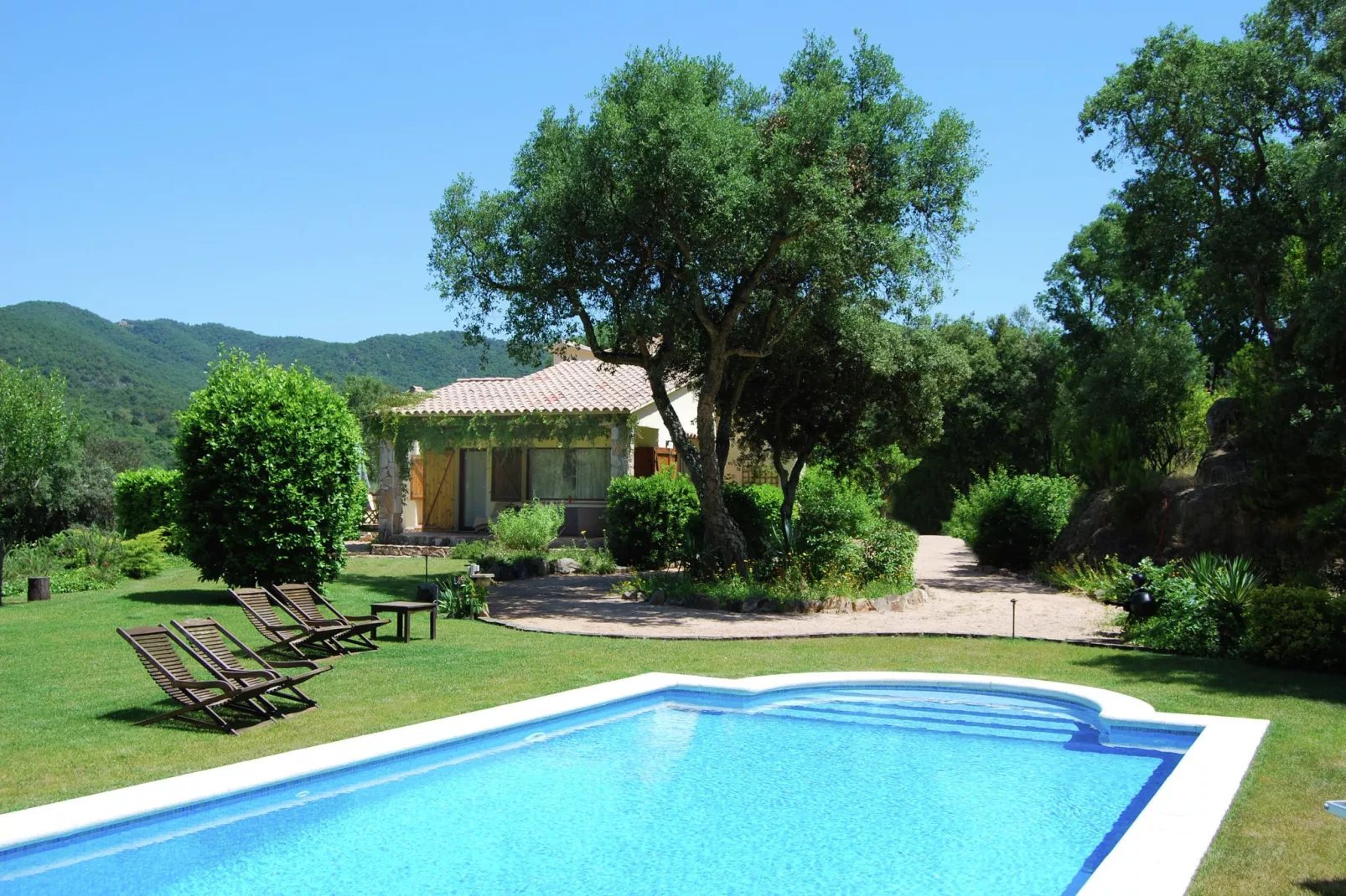Vall Repos-Exterior summer