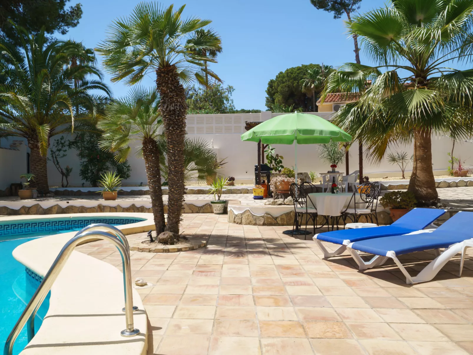 Villa Paradise-Outside