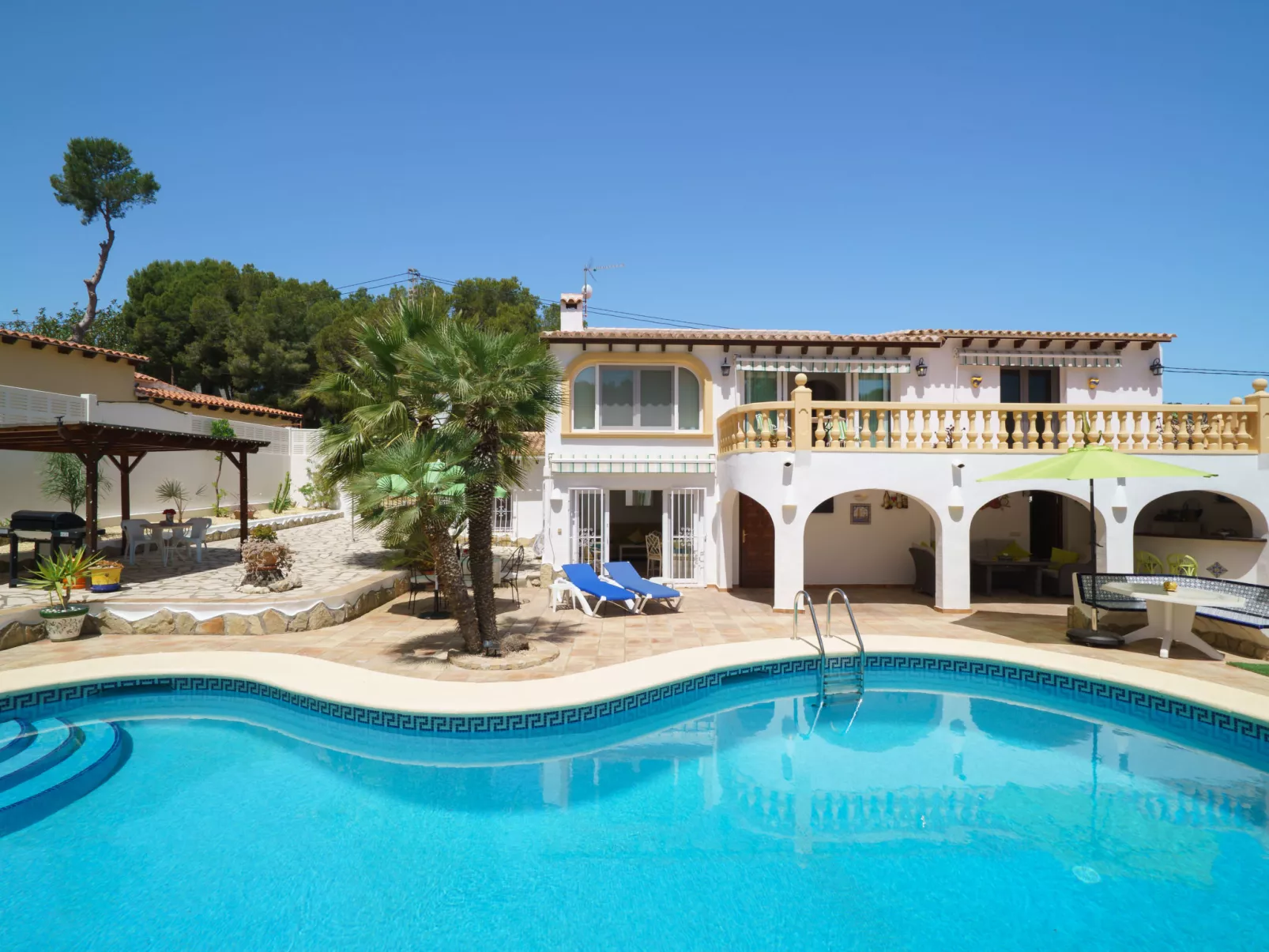 Villa Paradise-Outside