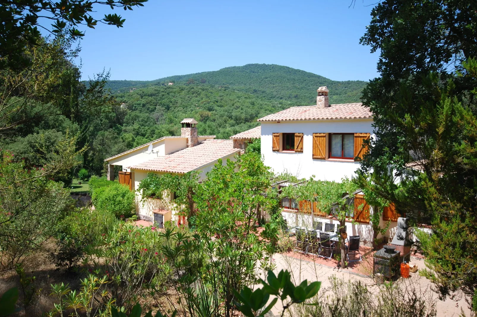 Vall Repos-Exterior summer