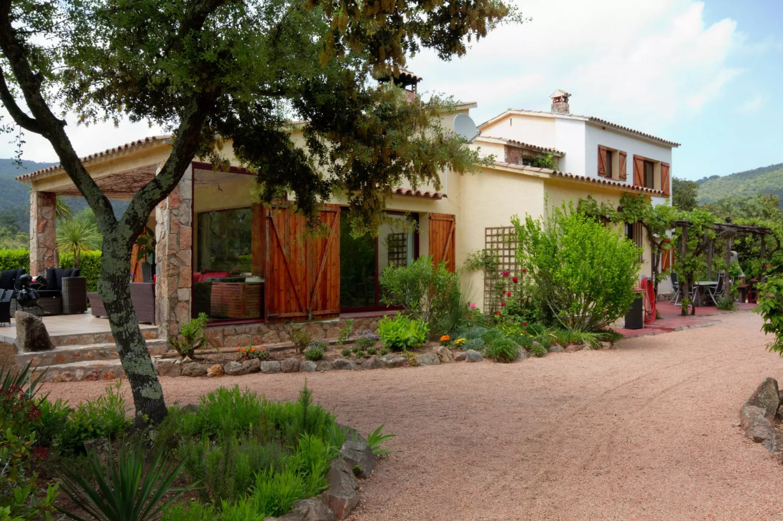 Vall Repos-Exterior summer