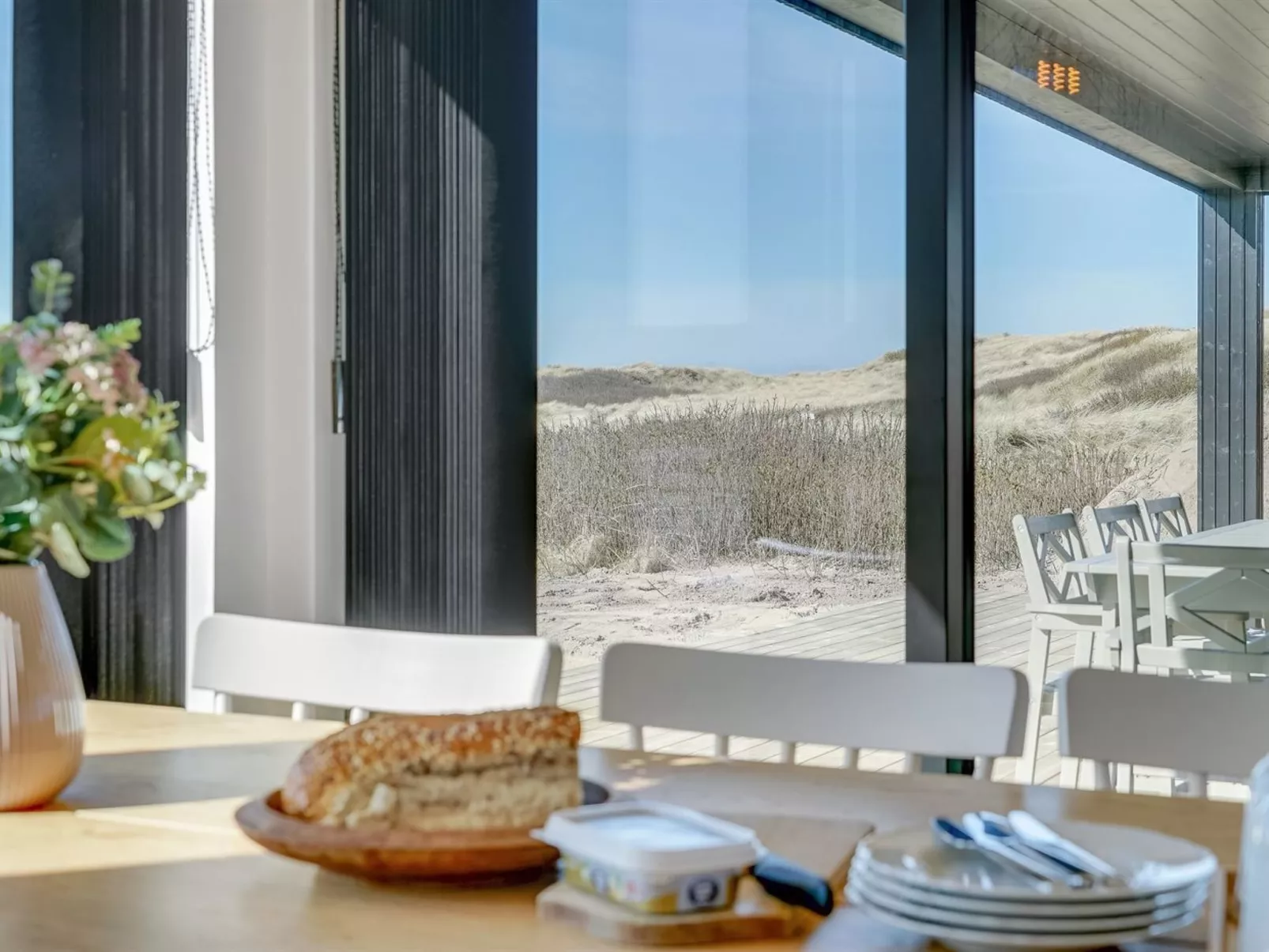 "Aiko" - 50m from the sea-Inside