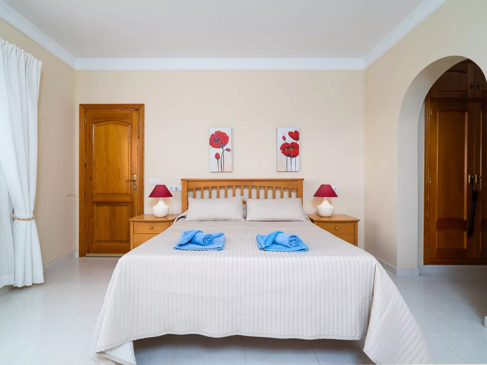 La Perla-Inside
