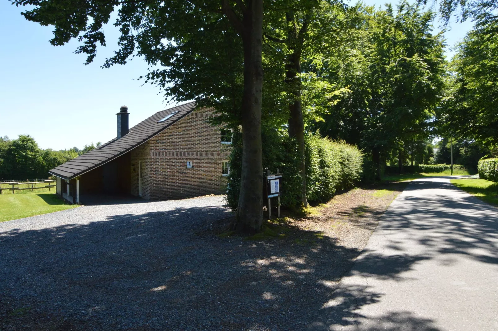 La Tourbière-Exterior summer