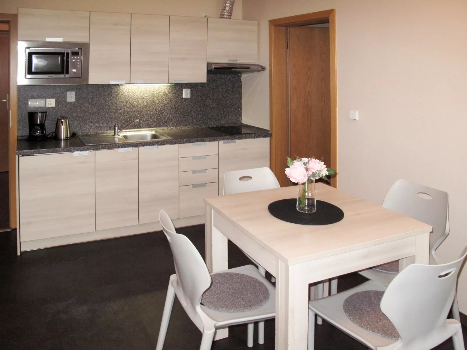 Resident Harrachov B-Inside