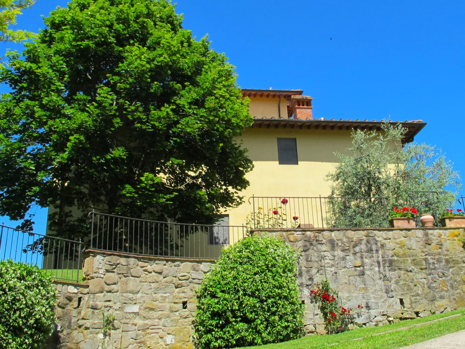 Rosmarino-Outside
