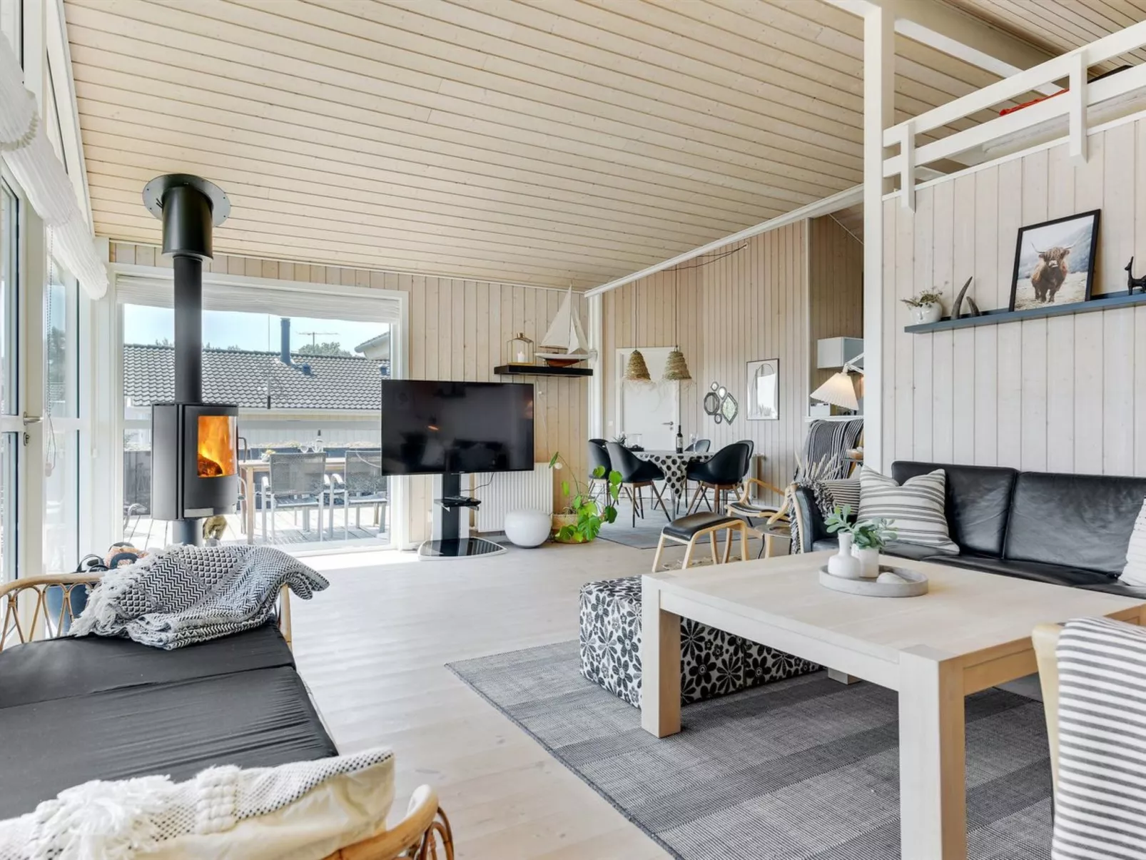 "Fridtjof" - 100m from the sea-Inside