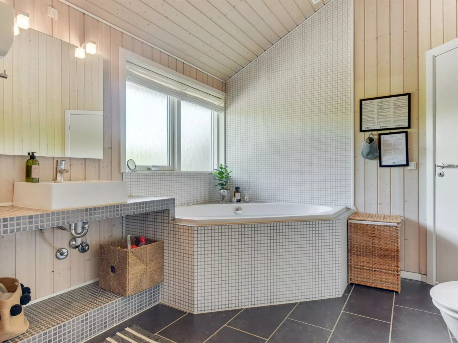 "Fridtjof" - 100m from the sea-Inside
