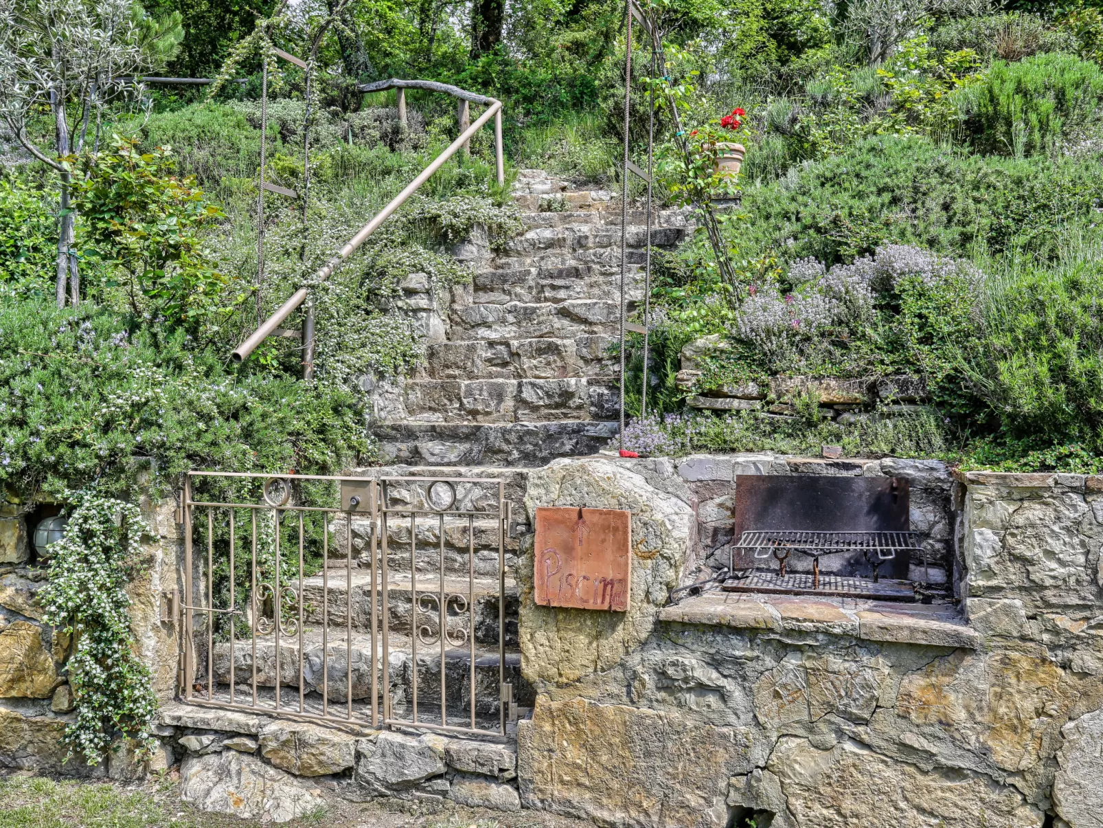 Casale Il Poggino-Draußen