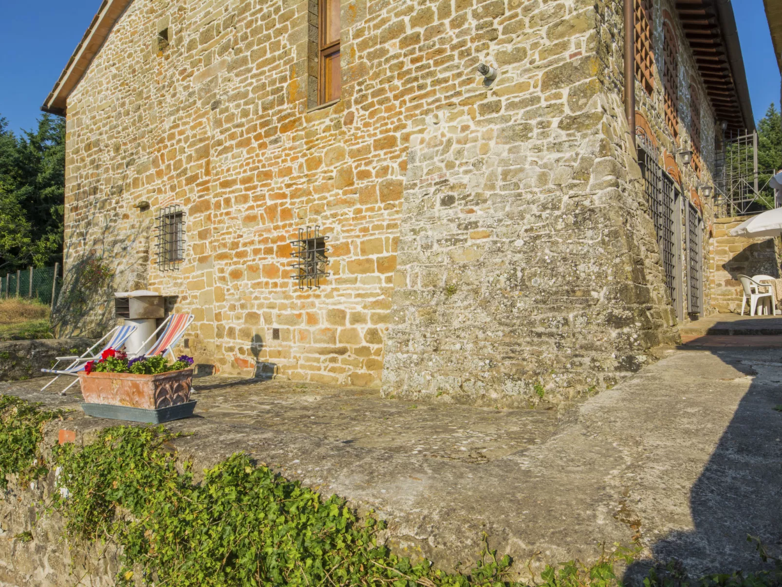Certina 1-Outside