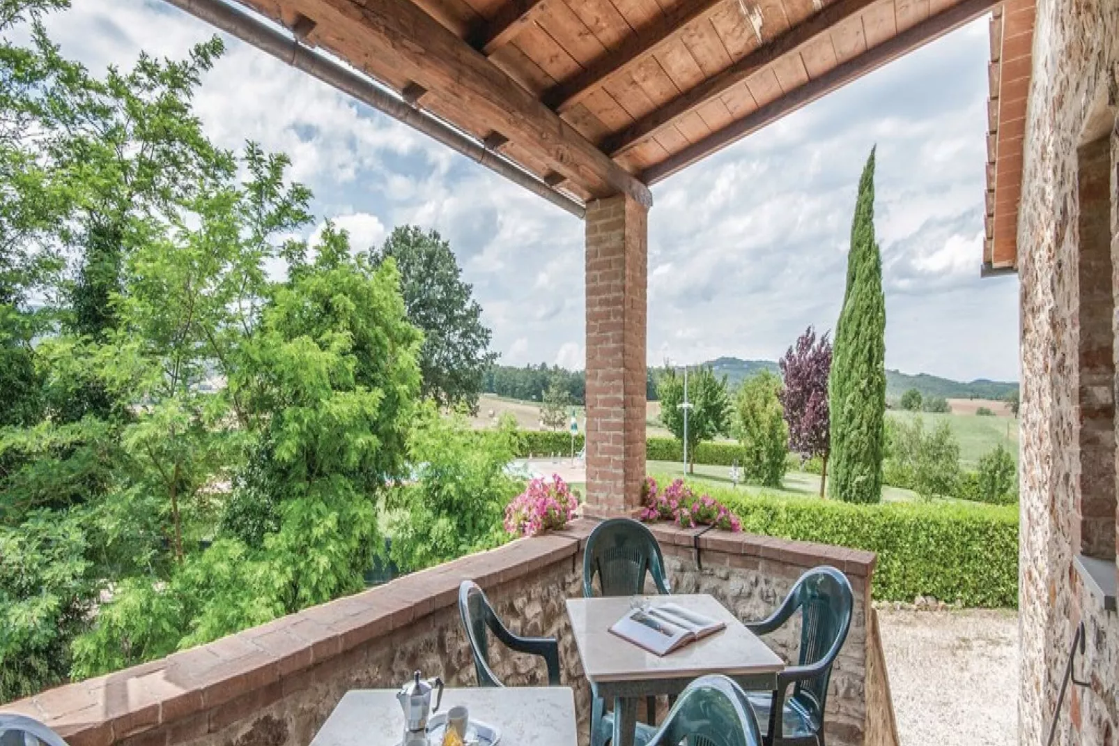 Villino Quattro-Gardens summer