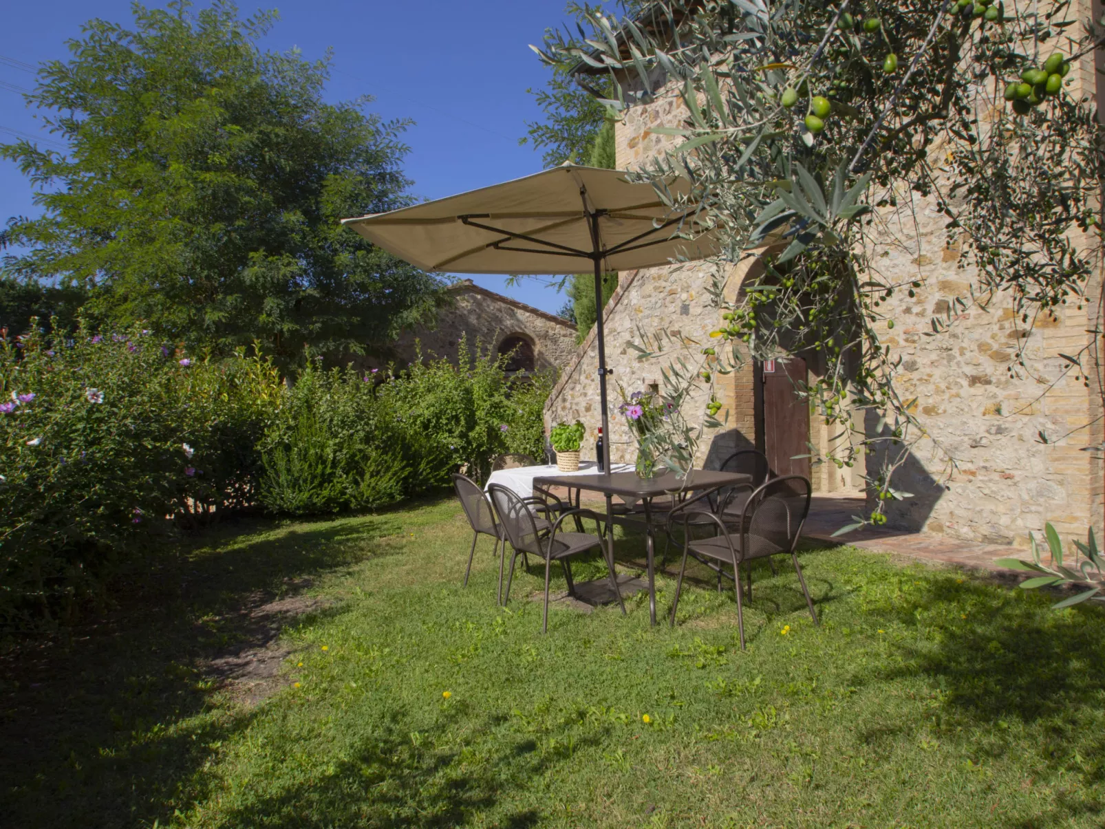 Tenuta-Outside
