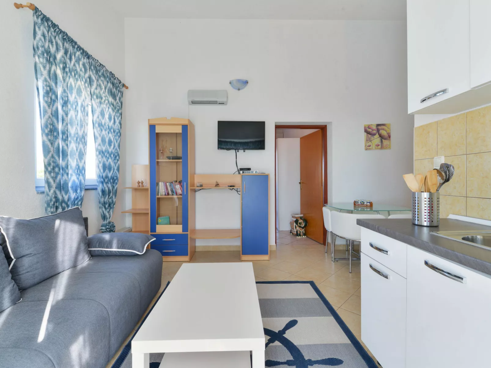 Jadran-Inside
