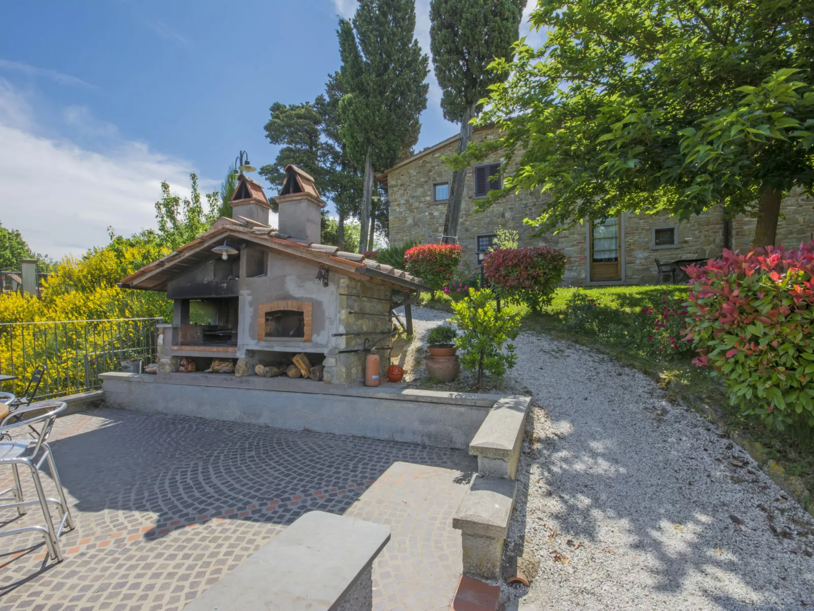 Il Borghetto-Outside
