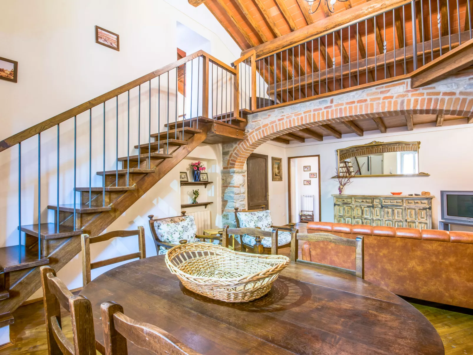 Casale Labbia-Inside